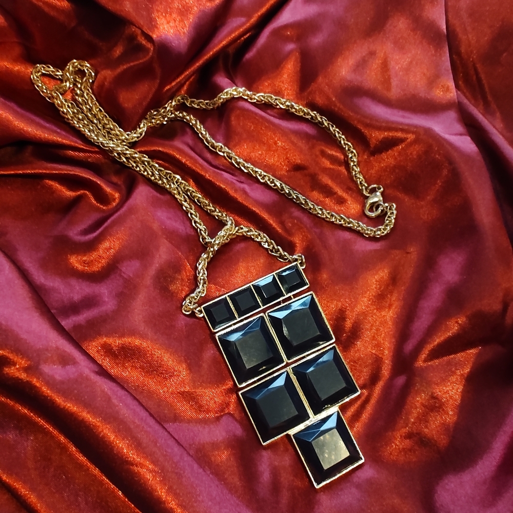 ✨Vintage Geometric Shaped Articulating Black and Gold 📿Necklace